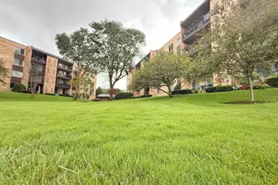 502 W Huntington Commons Rd, Mount Prospect, IL 60056 - Photo 1