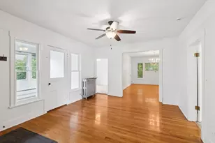 807 Greenleaf St, Evanston, IL 60202 - Photo 4