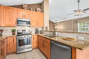 2431 Emily Ln, Elgin, IL 60124 - Photo 4