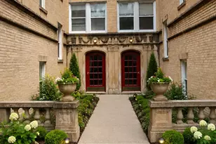 2318 W Rosemont Ave, Chicago, IL 60659 - Photo 2