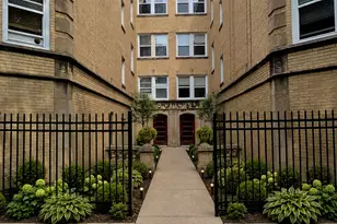 2318 W Rosemont Ave, Chicago, IL 60659 - Photo 1