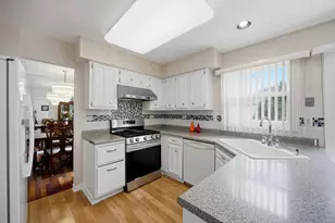 993 Knollwood Dr, Buffalo Grove, IL 60089 - Photo 12