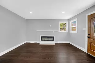 6409 W 85th Pl, Burbank, IL 60459 - Photo 2