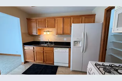 220 Oak Knoll Court #B2, Schaumburg, IL 60193 - Photo 10