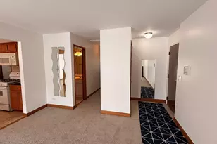 220 Oak Knoll Ct, Schaumburg, IL 60193 - Photo 2
