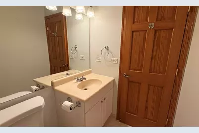 220 Oak Knoll Court #B2, Schaumburg, IL 60193 - Photo 16