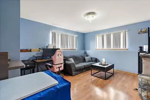 2941 Woodside Dr, Joliet, IL 60431 - Photo 10