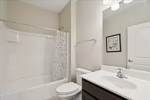 6331 Doral Dr, Gurnee, IL 60031 - Photo 18