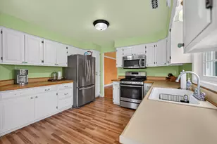 550 Bradbury Ln, Geneva, IL 60134 - Photo 8