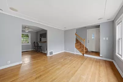 9709 S Yates Boulevard, Chicago, IL 60617 - Photo 10