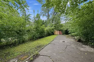 9709 S Yates Blvd, Chicago, IL 60617 - Photo 20