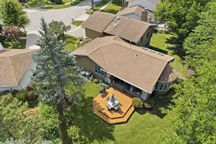 206 Londonderry Ct, Mundelein, IL 60060 - Photo 4