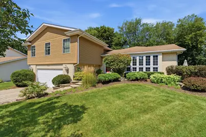 206 Londonderry Court, Mundelein, IL 60060 - Photo 1