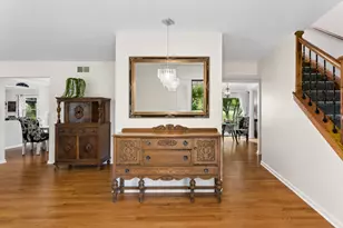 8425 Creekside Ln, Darien, IL 60561 - Photo 2