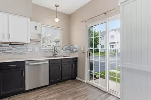 57 Braxton Ln, Aurora, IL 60504 - Photo 8