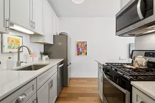 630 N State St, Chicago, IL 60654 - Photo 8