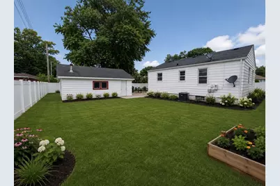 627 E 160th Court, South Holland, IL 60473 - Photo 2
