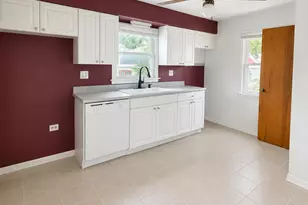 627 E 160th Ct, South Holland, IL 60473 - Photo 8