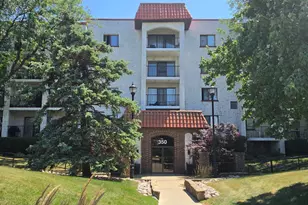 350 Plum Creek Dr, Wheeling, IL 60090 - Photo 1