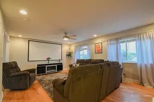 8216 Rachel Ln, Justice, IL 60458 - Photo 4