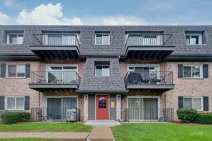 872 S Plum Grove Rd, Palatine, IL 60067 - Photo 2