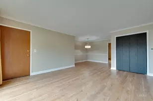 872 S Plum Grove Rd, Palatine, IL 60067 - Photo 6