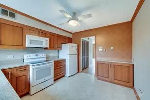872 S Plum Grove Rd, Palatine, IL 60067 - Photo 8