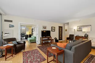 807 Davis St, Evanston, IL 60201 - Photo 8