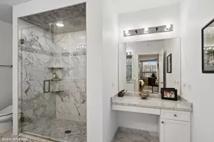 807 Davis St, Evanston, IL 60201 - Photo 20