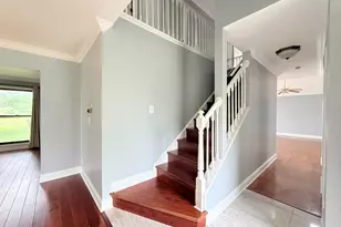 95 Southfield Dr, Vernon Hills, IL 60061 - Photo 2
