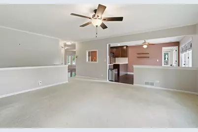 368 Hiawatha Drive, Lake in the Hills, IL 60156 - Photo 8