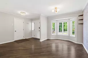 368 Hiawatha Dr, Lake in the Hills, IL 60156 - Photo 2
