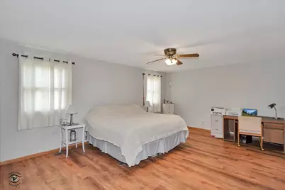 8001 S Lockwood Avenue, Burbank, IL 60459 - Photo 12