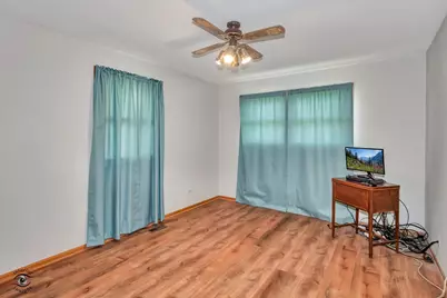 8001 S Lockwood Avenue, Burbank, IL 60459 - Photo 16