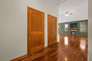1350 Ridge Dr, Sycamore, IL 60178 - Photo 8