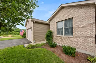 1350 Ridge Dr, Sycamore, IL 60178 - Photo 6