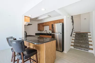924 N Milwaukee Avenue #D, Libertyville, IL 60048 - Photo 10