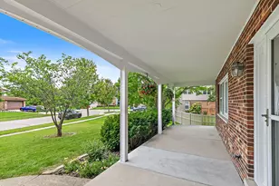 1105 Beachcomber Dr, Schaumburg, IL 60193 - Photo 2