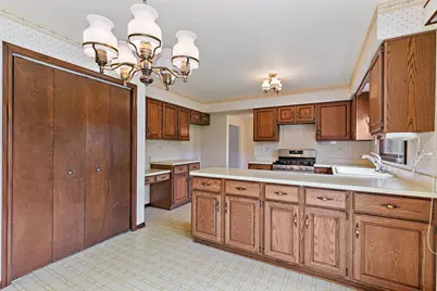 1105 Beach Comber Drive, Schaumburg, IL 60193 - Photo 10