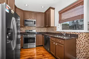 1629 W North Shore Dr, Chicago, IL 60626 - Photo 2