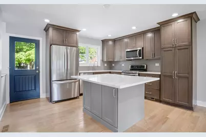 1113 S Gables Boulevard, Wheaton, IL 60189 - Photo 8