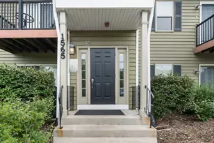 1565 Raymond Dr, Naperville, IL 60563 - Photo 2