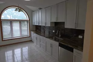 6506 Pine Trail Ln, Tinley Park, IL 60477 - Photo 2