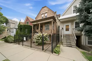 2826 W Wellington Ave, Chicago, IL 60618 - Photo 1