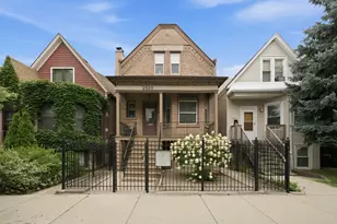 2826 W Wellington Ave, Chicago, IL 60618 - Photo 2
