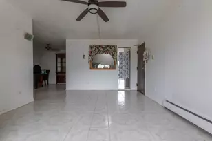 212 Shorewood Dr, Glendale Heights, IL 60139 - Photo 4