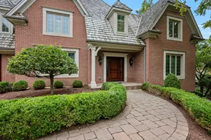 713 Fox Glen Dr, Saint Charles, IL 60174 - Photo 2
