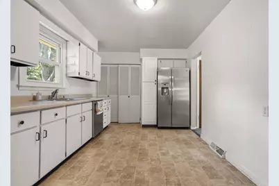 2305 Glenoak Drive, Champaign, IL 61821 - Photo 12