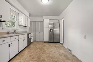2305 Glenoak Dr, Champaign, IL 61821 - Photo 12