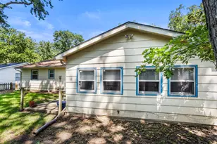 2305 Glenoak Dr, Champaign, IL 61821 - Photo 6